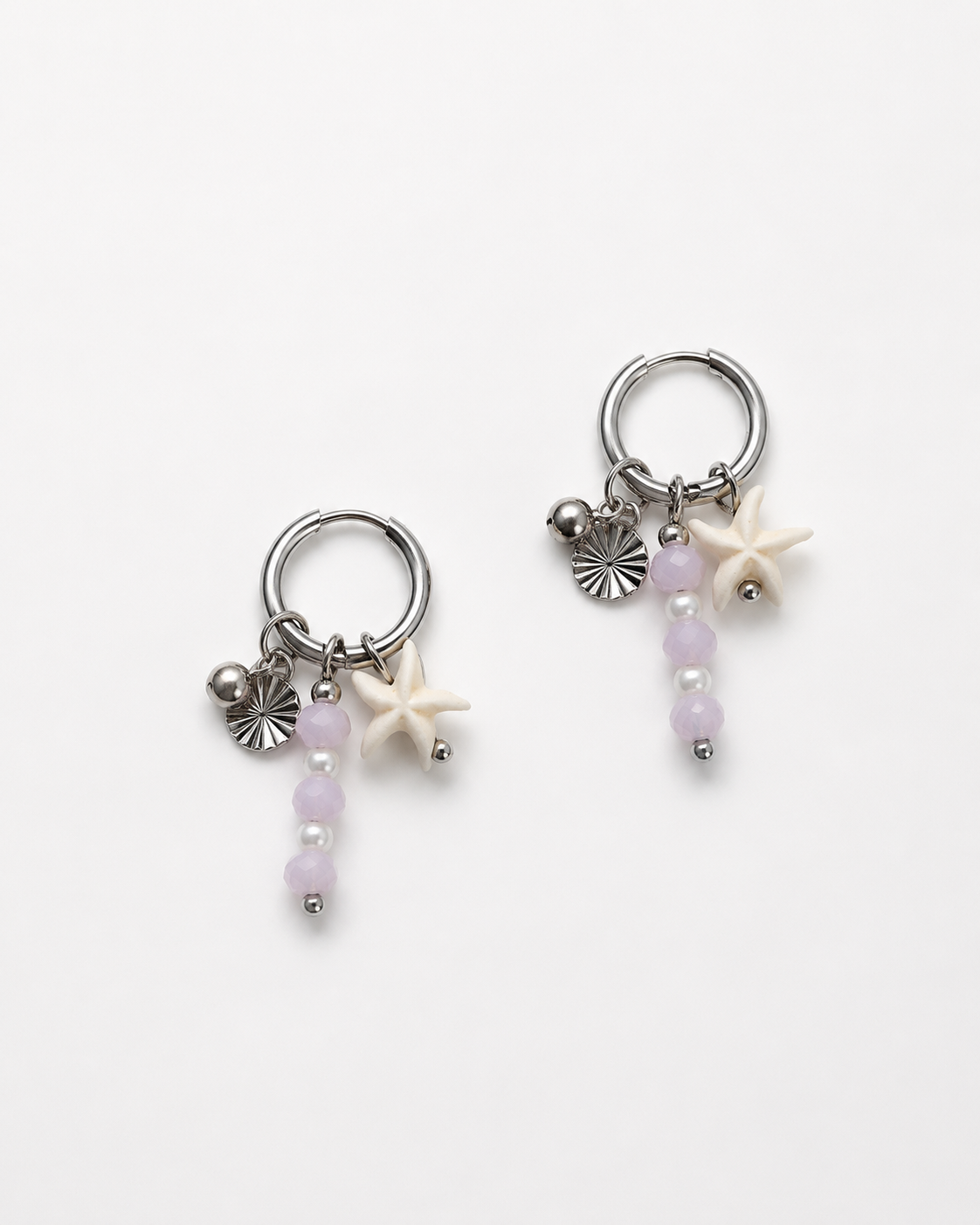 Handmade oorbellen met witte zeester